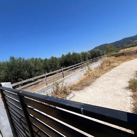 Private Parking For Cars, Vans, Campers, Bus, Rv, Trailer & Caravan With Easy Access To Expressway & Main Road - Quiet Location With Mountain Views, Near The Beach, With 2 Lose Guard Dogs, No Water Or Electric, No Shower Or Toilet - Self Check-in مكان تخييم *